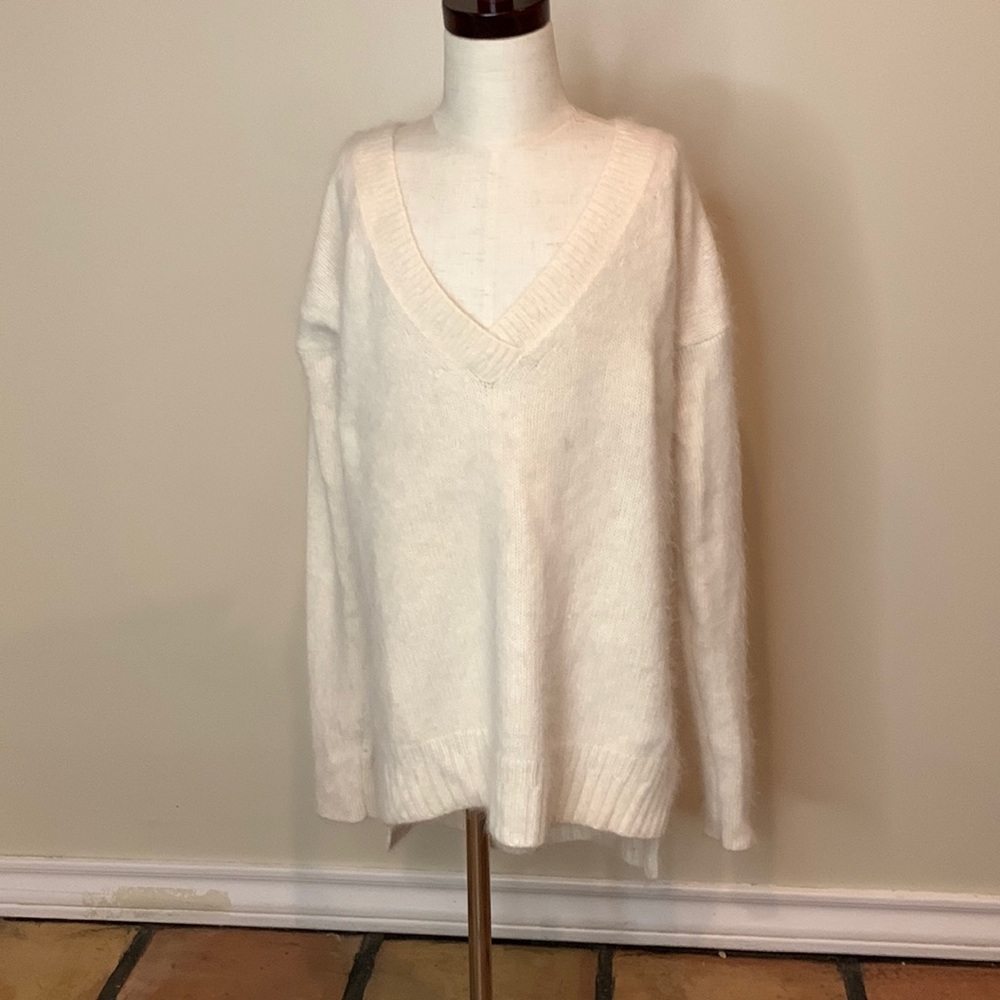 Moda Fuzzy High Low Sweater
